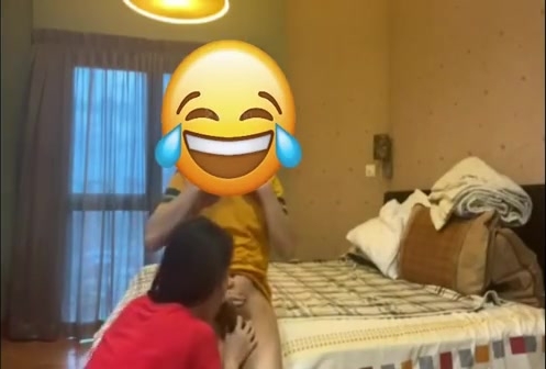 健身房邂逅大学女老师 各种姿势做爱