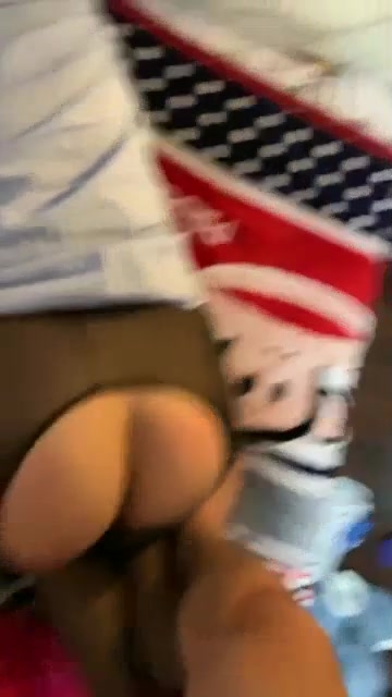 绿帽奴淫妻被大神调教，小可爱骚骚肉肉的屁股被打红了 看我插你这个骚逼 掰开点！