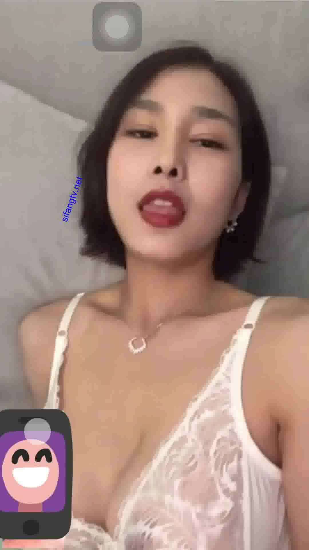 最美爆乳嫩模网红〖闫盼盼〗罕见与土豪粉丝1对1大尺度私房流出 白丝吊带 极度诱惑 爆乳丰臀 表情妩媚