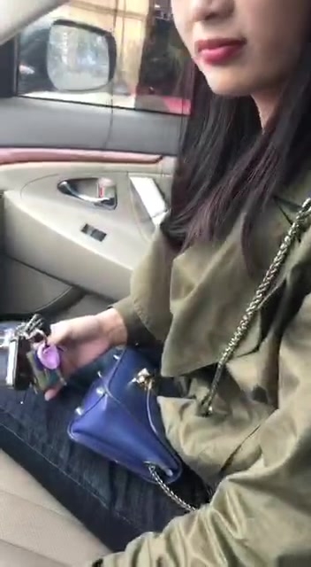 抖音小情人下班后与西装炮友路边车震玩刺激 无套骑乘拼命操 直接内射