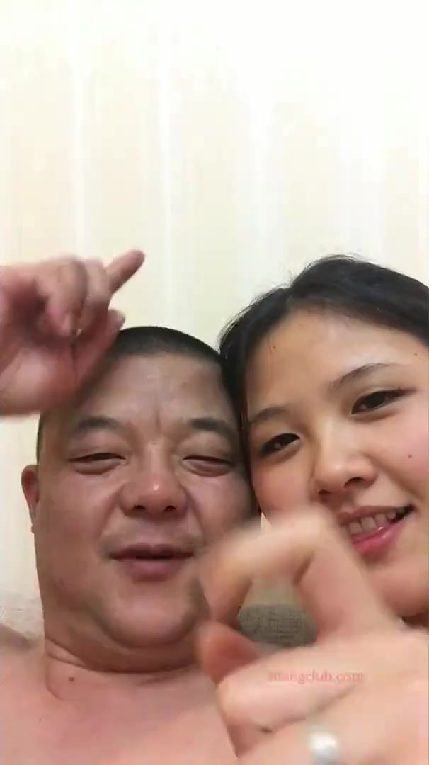 百度云破解流出旺旺哥和年青可爱微胖媳妇自拍性爱视频真会玩滴蜡都用上了