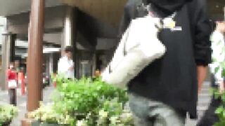 餐厅赴约网上美女 带回家里将其开始骗炮，难得一见的魔鬼身材和一线天B没控制住内射了