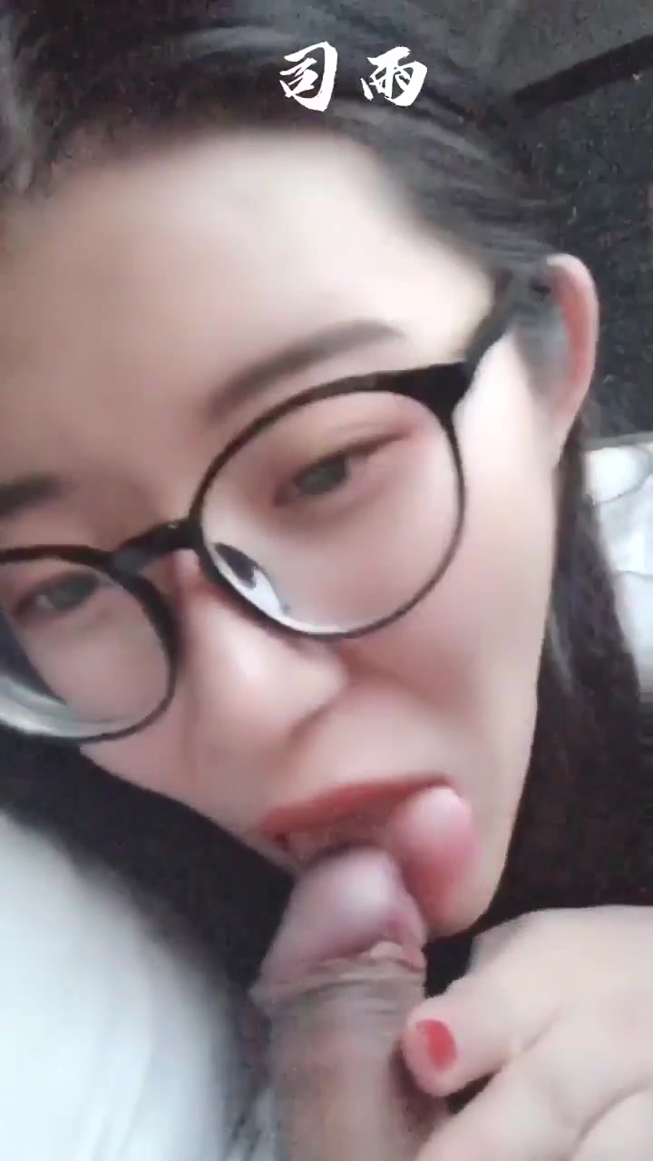 让人非常舒服的一个良家女孩【司雨】放一个今天车内给小哥哥口交的视频，很刺激哦…回临沂了，欢迎来约我看电影~