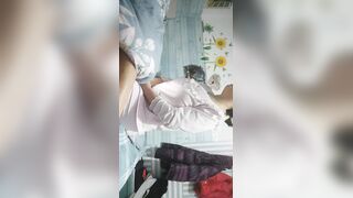 《李总探花》约良家骚女居家操逼，撩开被子吸吮舔屌，张开双腿激情猛操，大叔激动了没几下就搞射了