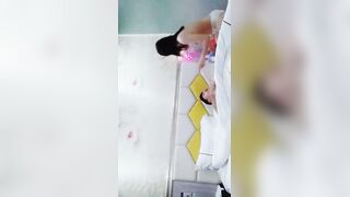 《小王胖子》新人老哥约操极品风骚美女，口活一流舔的很享受，大白美臀骑乘抽插，扶腰后入爆操呻吟