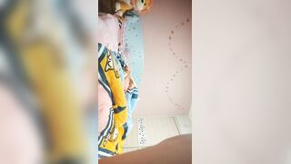 《李总探花》约良家人妻居家操逼，被窝里正入抽插，主动骑乘骚浪淫叫，很爽的样子一直呻吟嗯嗯