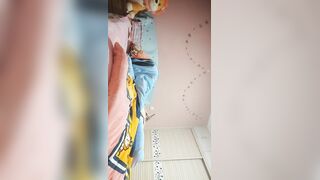 《李总探花》约良家人妻居家操逼，被窝里正入抽插，主动骑乘骚浪淫叫，很爽的样子一直呻吟嗯嗯