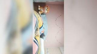 《李总探花》约良家人妻居家操逼，被窝里正入抽插，主动骑乘骚浪淫叫，很爽的样子一直呻吟嗯嗯