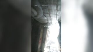 《嫖娼不戴套》新炮区城中村扫街先内射少妇对白搞笑玩个狠姿势被拒说怕把B搞坏还指它赚钱呢完事又内射一个阿姨