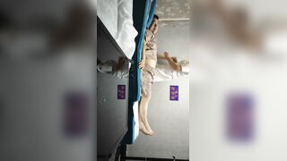 《城中村养生馆》老板娘下午等来个饭店午休来做按摩的厨师长老板娘把它弄起搞一炮