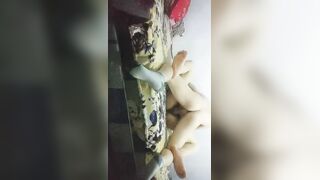 《嫖娼不戴套》城中村扫街选逼白肤大长腿少妇无套内射趴她身上疯狂发泄欲望把站街女干到逼痒高潮