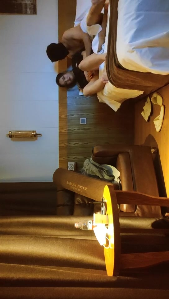 《乔先生寻花高端茶》几千块约的气质良家少妇被房间的网友讽刺