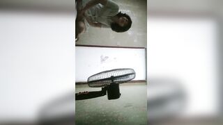 《专攻足疗按摩店》胖哥搞了两个不错的小姐疯狂吸舔毒逼第二个挺满意连续肏两次