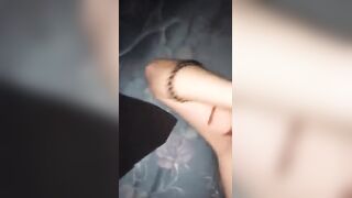 无套暴力干这个大奶子少妇骚货还不敢看镜头