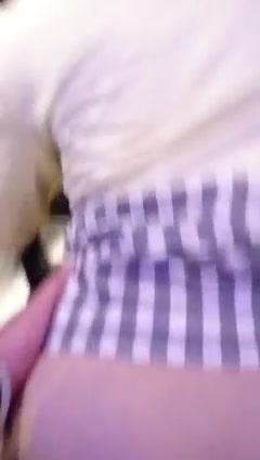 约个骚妻出来沙发上就给干了直接射里面