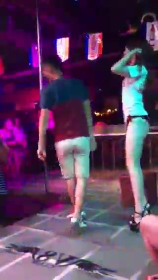 真想去这种酒吧玩玩