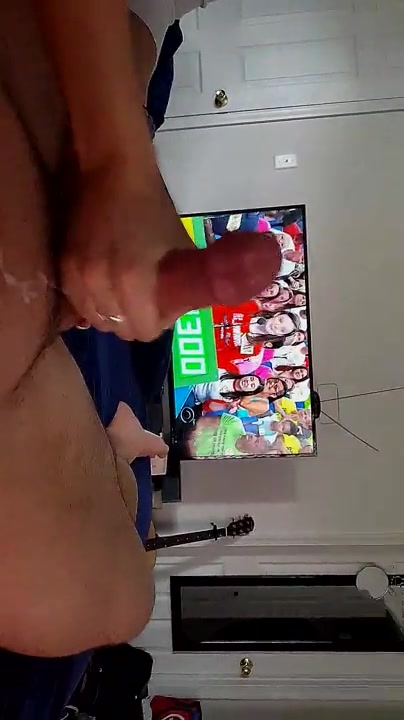 洋屌记录自己老婆帮忙打飞机