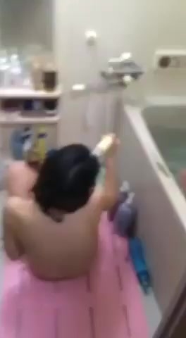 妹子洗澡的样子真可爱