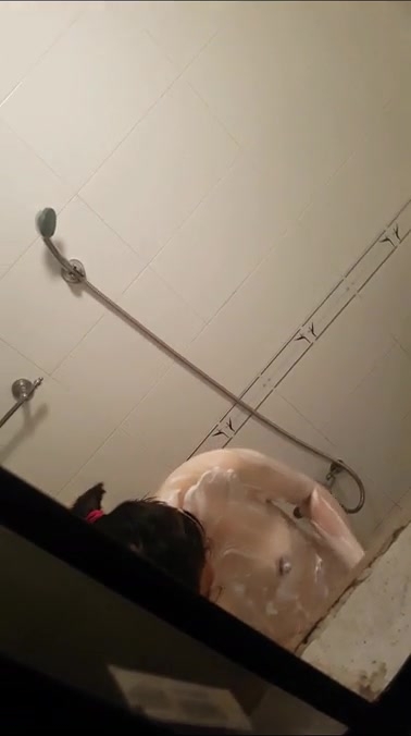 没个晚上都偷偷看隔壁人妻洗澡