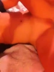 骚妞躺在床上展示自己的白虎穴