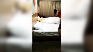 国産TS系列性感KK和小姐妹TS双飞帅帅的小处男