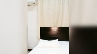 巴基斯坦巨乳美女！超棒颜值国人小伙操逼！掏出大屌让妹子舔，无毛骚逼猛操，两个奶子直晃动