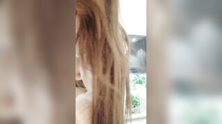 新人小少妇露脸初次下海，颜值不错身体保养的很嫩，揉软的骚奶子肆意揉捏，小逼逼掰开给狼友看自慰呻吟好骚