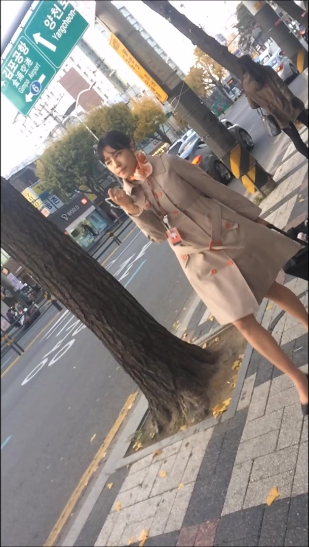 【空姐裙底春光】抄底极品济州航空长腿美女空姐 高级肉丝私处像真空一样 又像骚丁深陷B缝 气质女神真顶