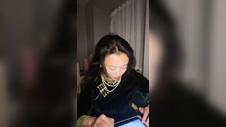 旗袍美少妇初下海！应要求大秀一波！脱光光超嫩粉穴，拿出按摩器震穴，在床上玩起来非常骚