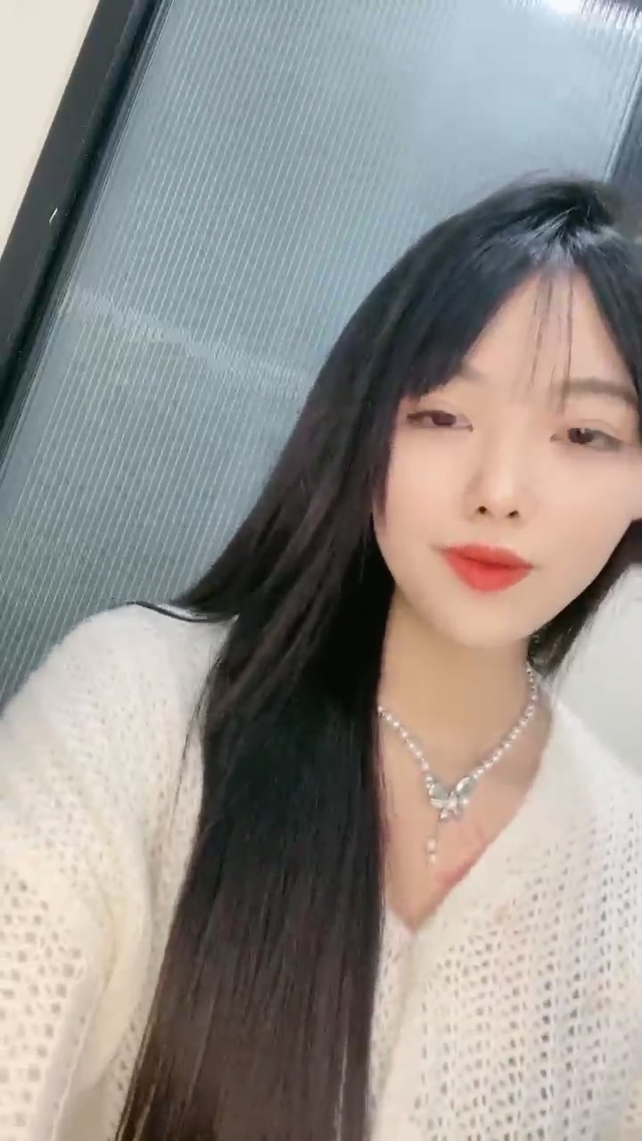 【晚安日记】女神~清纯美女尤物超美身姿 全裸大秀~收费场~极度诱惑！ (2)