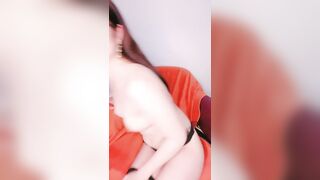 新来的妹子黑丝诱惑露脸大秀直播，风骚的翘臀撅着屁股掰开逼逼给狼友看，精心修剪的逼毛，自慰逼逼呻吟可射