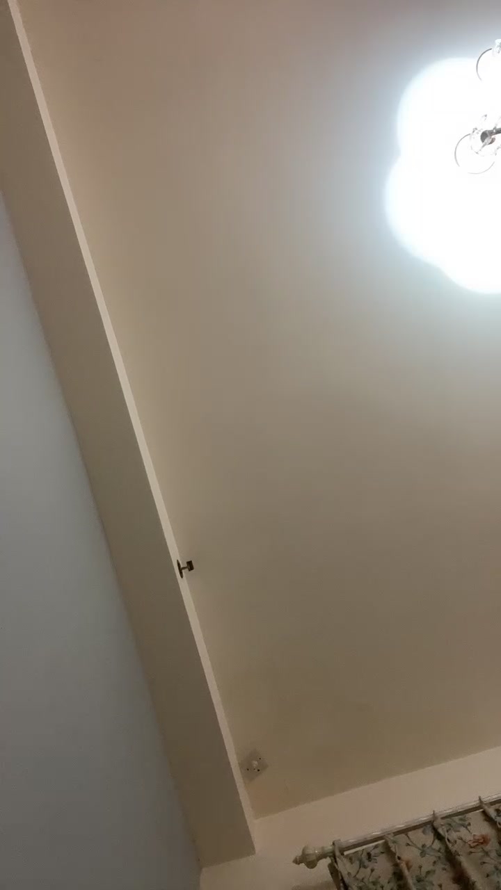 新来的美女，社会小姐姐颜值不错小烟吸的贼溜，逼都被大哥草黑了看着，全程露脸大秀揉奶玩逼互动，精彩刺激