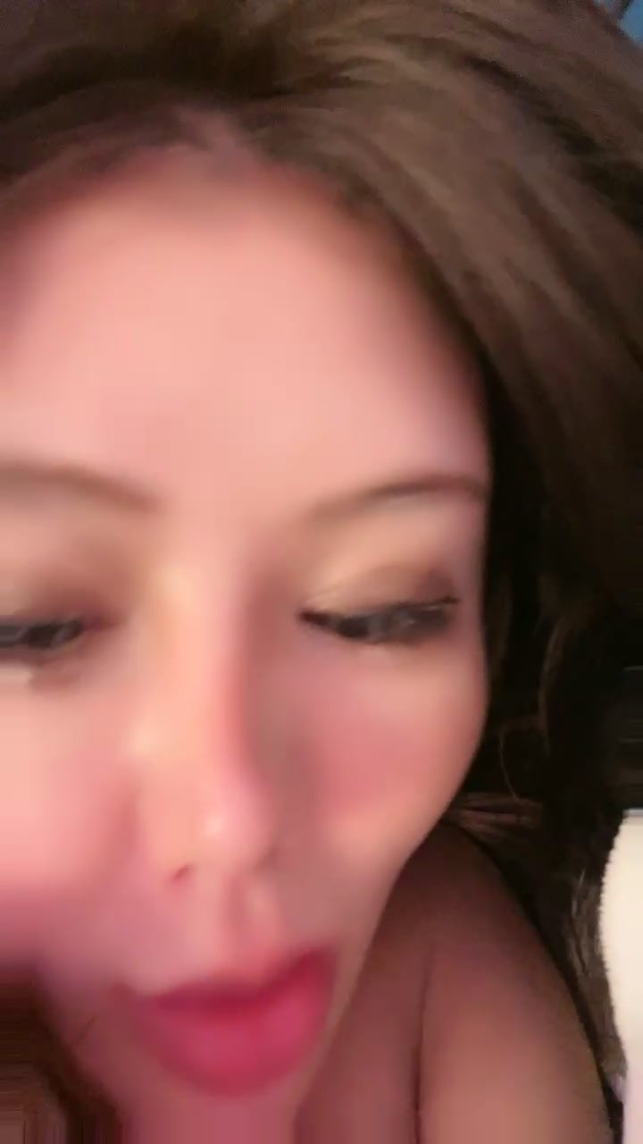 网红脸人间尤物床上骚动起来女神面孔 黑丝长腿大屁股，掰穴蝴蝶逼