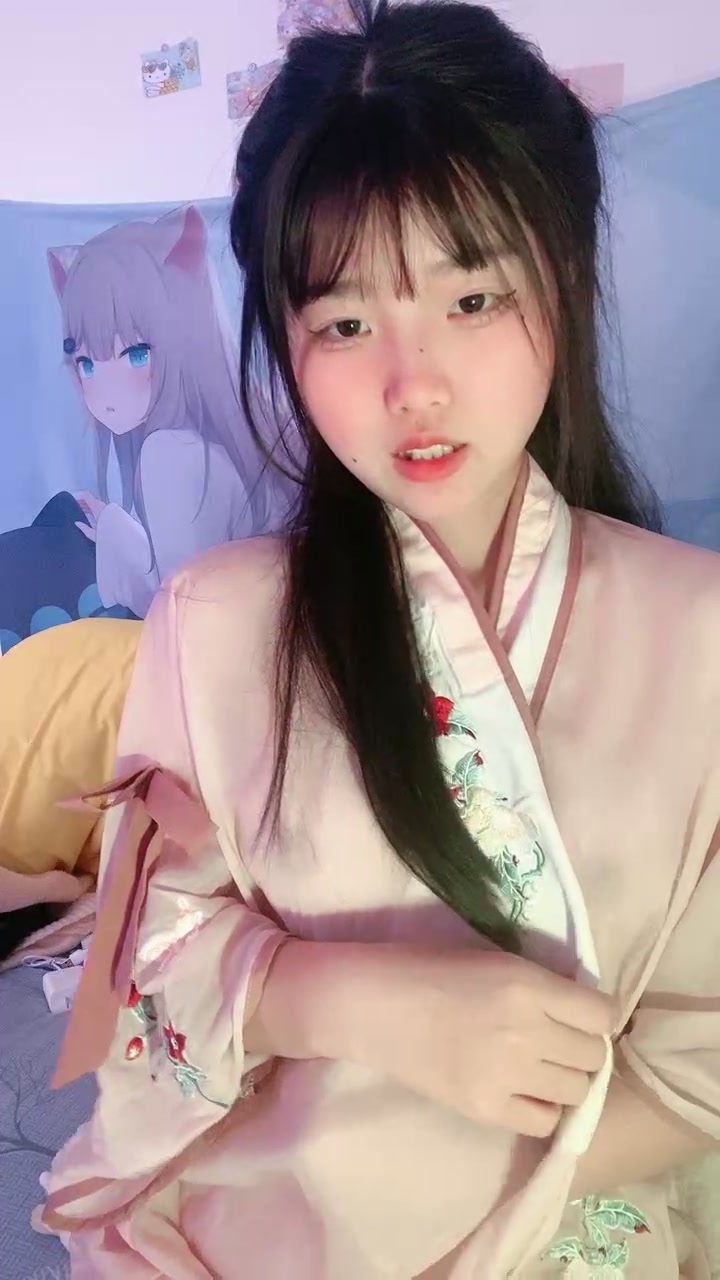 呦呵这妹妹好甜美，刚刚下海不久全程露脸大秀直播诱惑狼友，清纯颜值粉嫩逼逼掰开骚穴给狼友看嫩逼好刺激啊