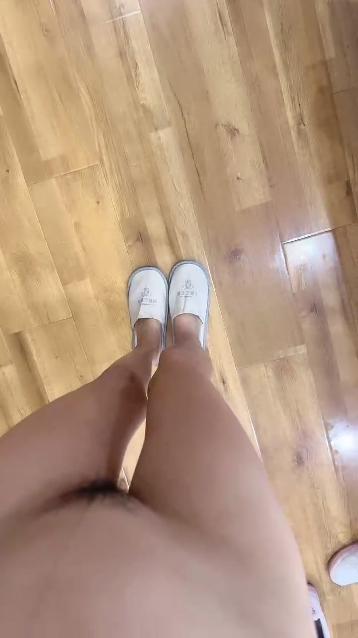 气质尤物美御姐！难得给大家秀一波！贫乳多毛骚逼，掰开骚穴特写，自摸娇喘呻吟，御姐别有风味