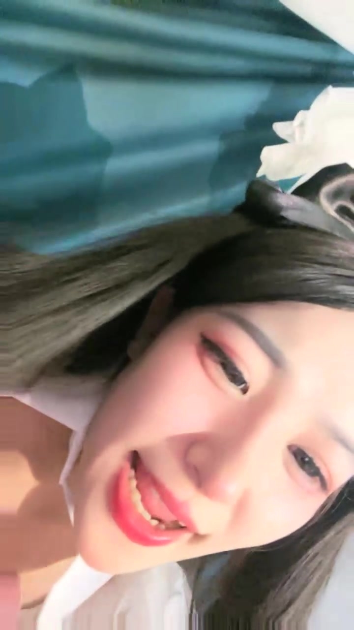 极品网红小姐姐！约炮操逼收费房！情趣女仆装，美腿黑丝特写吃屌，骑乘位操骚穴，后入深插猛怼