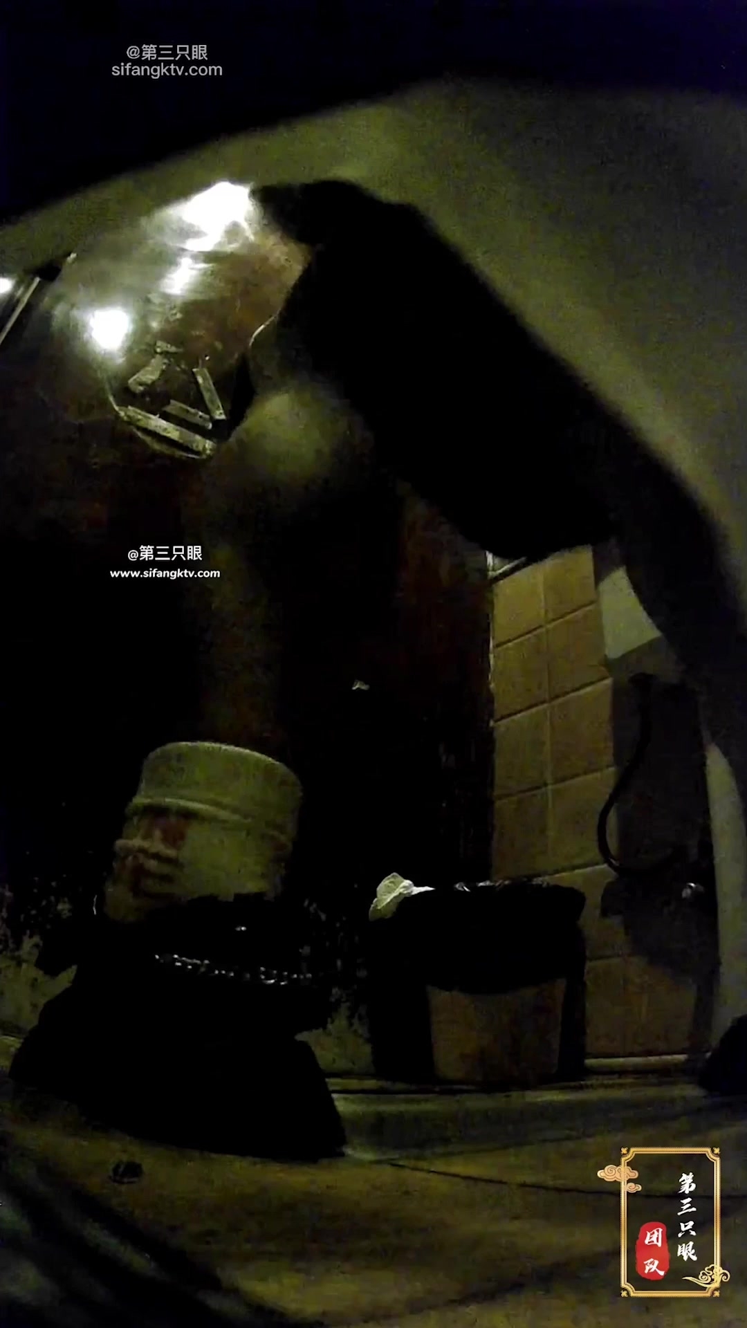 酒吧女厕全景偷拍多位漂亮的小姐姐各种各样的美鲍鱼2