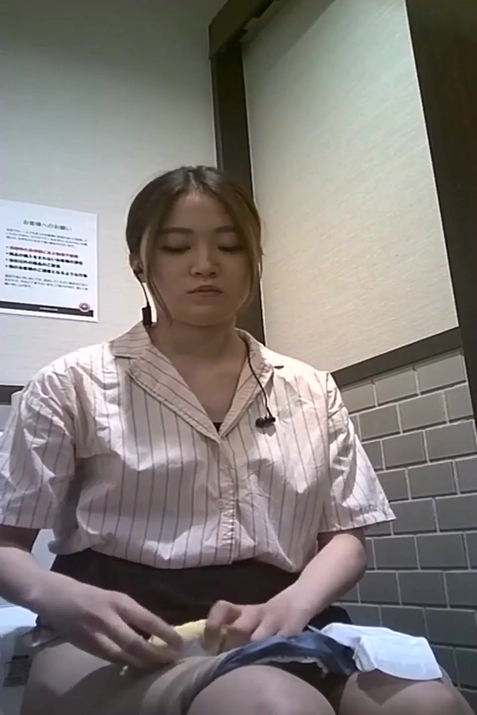 高档写字楼女厕全景偷拍多位美女职员的各种美鲍鱼