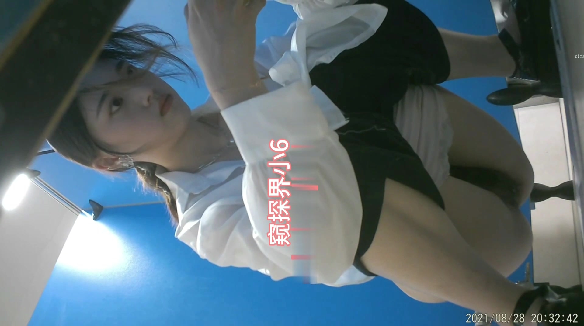 商场女厕全景偷拍极品白皙气质高颜值美妞水润鲍鱼人美B嫩超正点