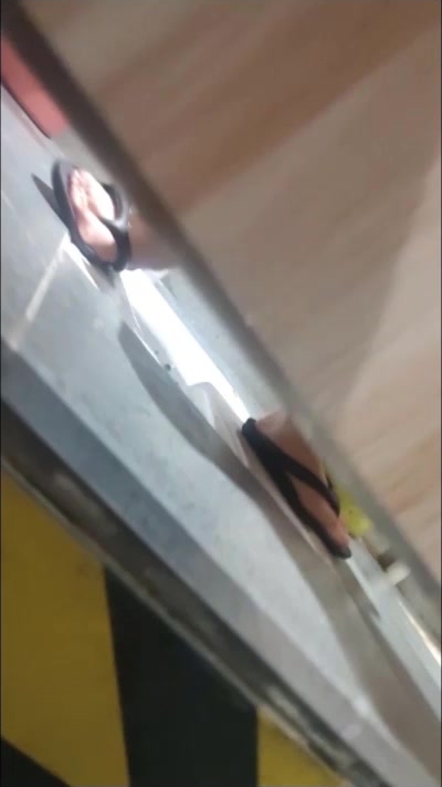 厕拍达人横扫大学城周边商铺女厕，超多学生妹方便被偸拍，还同步露脸，有极品逼