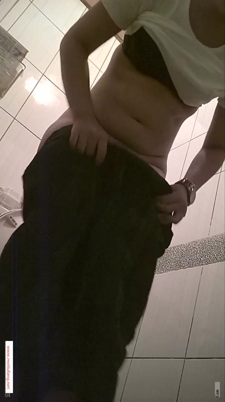 餐厅女厕全景偷拍多位美女嘘嘘各种美鲍完美呈现