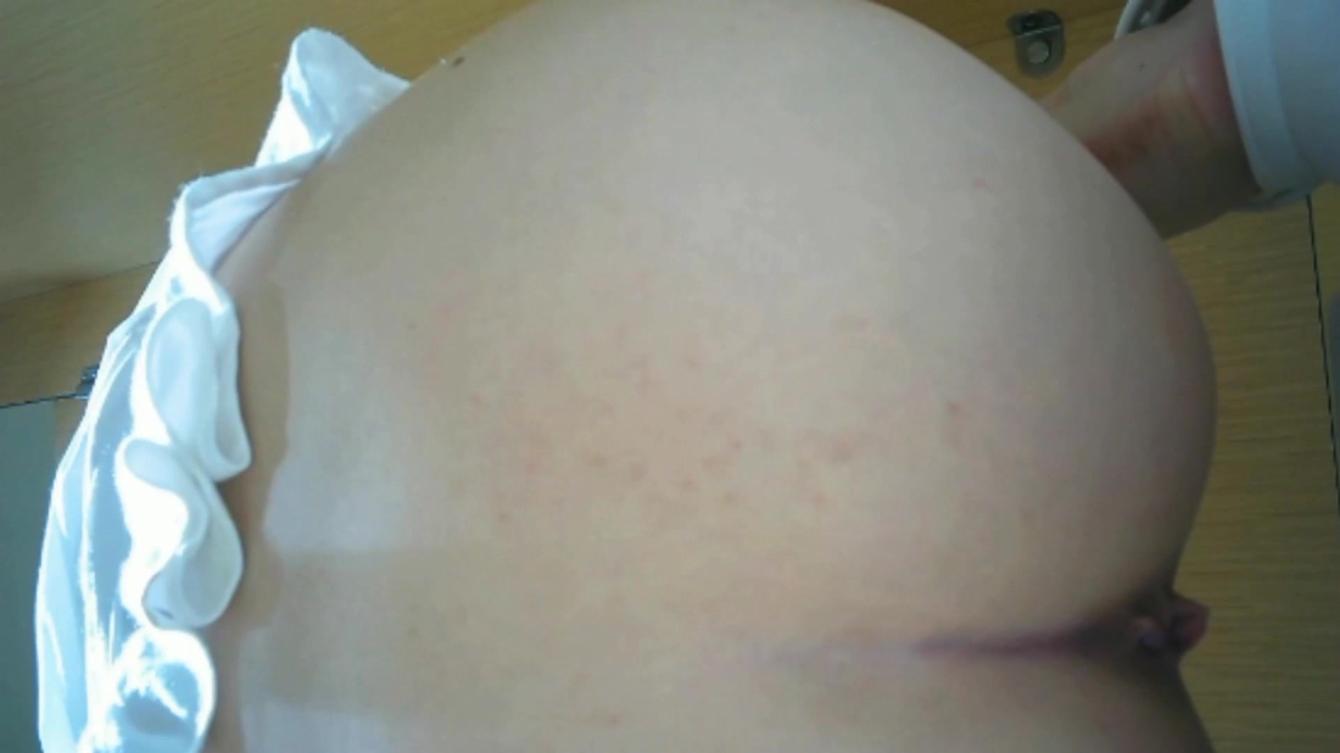 商场女厕前后双景偷拍白衣美女肥美的大鲍鱼 (2)