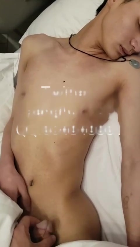 当我把手伸向直男室友会发生什么？原来他一直在装睡 真实对话30分钟完整版