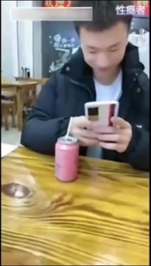 酒店奇遇记真实约炮勾引 吃宵夜偶遇直男帅哥 勾引到宾馆 操到最后直接拔套内射