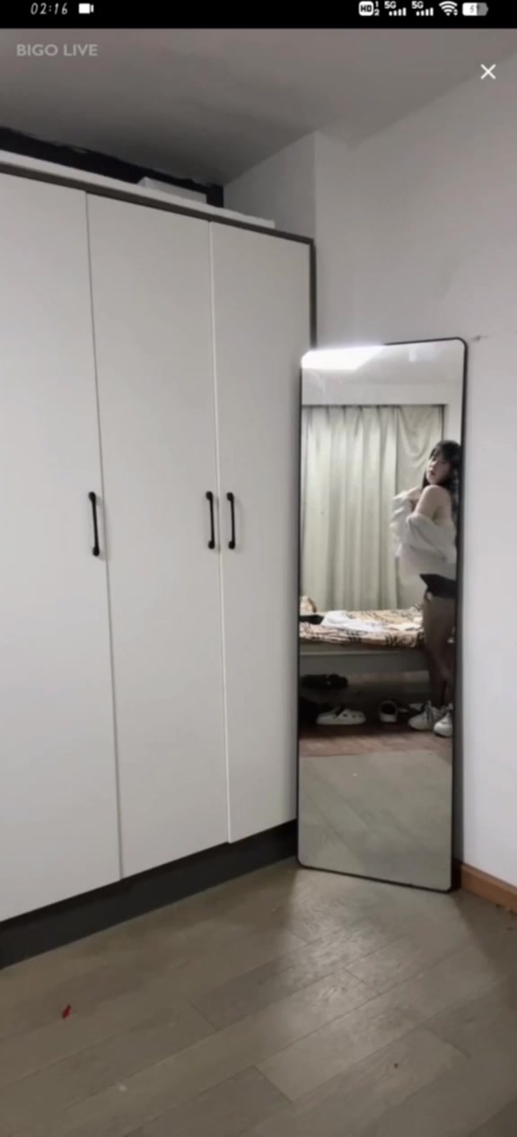 【极品稀缺魔手外购】最新《疯狂抖音》新篇之《笑喷了》美女出场健身打拳 打着打着地上就湿了 内裤都不穿 (9)