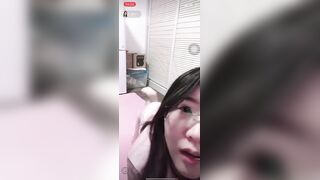 【极品稀缺魔手外购】最新《疯狂抖音》外篇《抖音擦边11》颜值美女 各显神通 闪现 直播间紫薇啪啪 封号作死秀.闪现走光