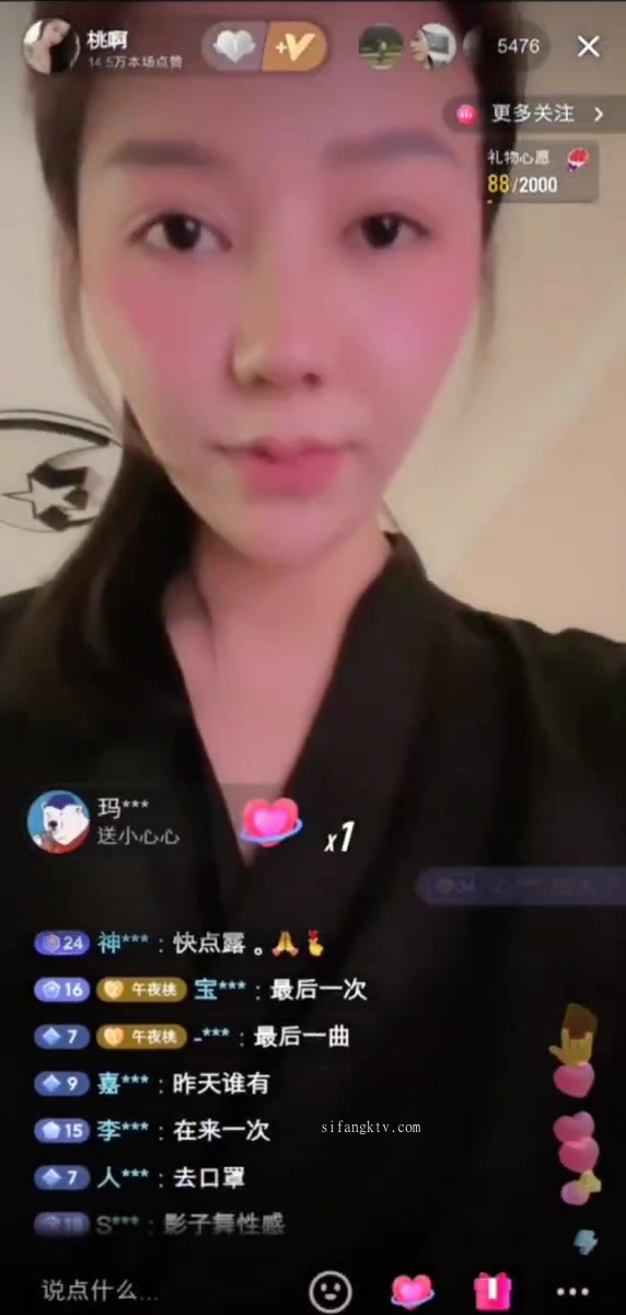 【极品稀缺魔手外购】最新《疯狂抖音》新篇之《笑喷了》美女出场健身打拳 打着打着地上就湿了 内裤都不穿 (4)