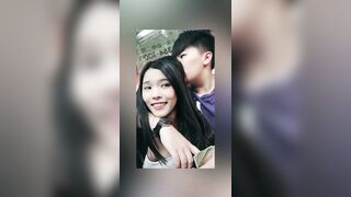 《台湾情侣泄密》为满足男友的变态要求大二美女用假鸡巴自慰分手后遭渣男曝光