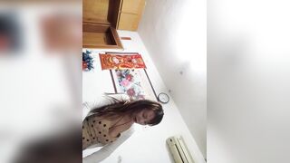 48岁的风韵熟女 、约炮小鲜肉来操逼，软巴巴吹硬就干，爽死这婆娘！