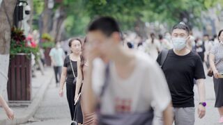 《最新流出国模私拍》2022年老牌唯美女体艺术摄影相约中国【极品身材模特-莎丝-洞窟中的女人裸身与着衣的反差对比】